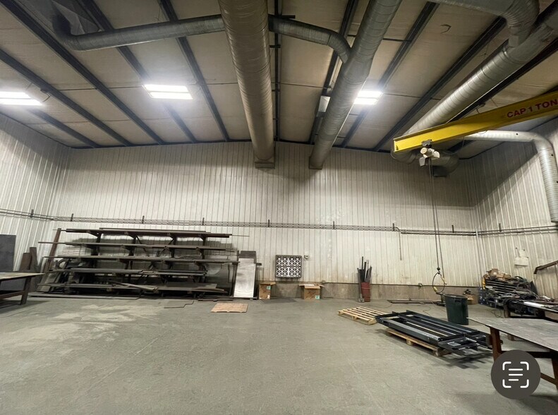 More Photos Of 523 Business Parkway rd, Falls City Manufacturing For Sale