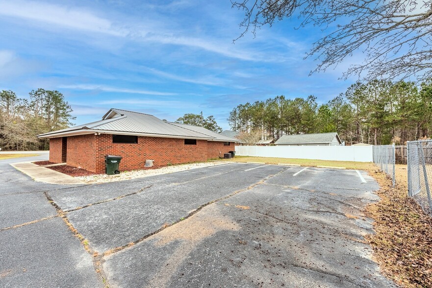 More Photos Of 706 W Barnard St, Glennville Medical For Sale