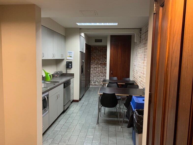 More Photos Of 829-839 St Charles Ave, New Orleans Office For Lease