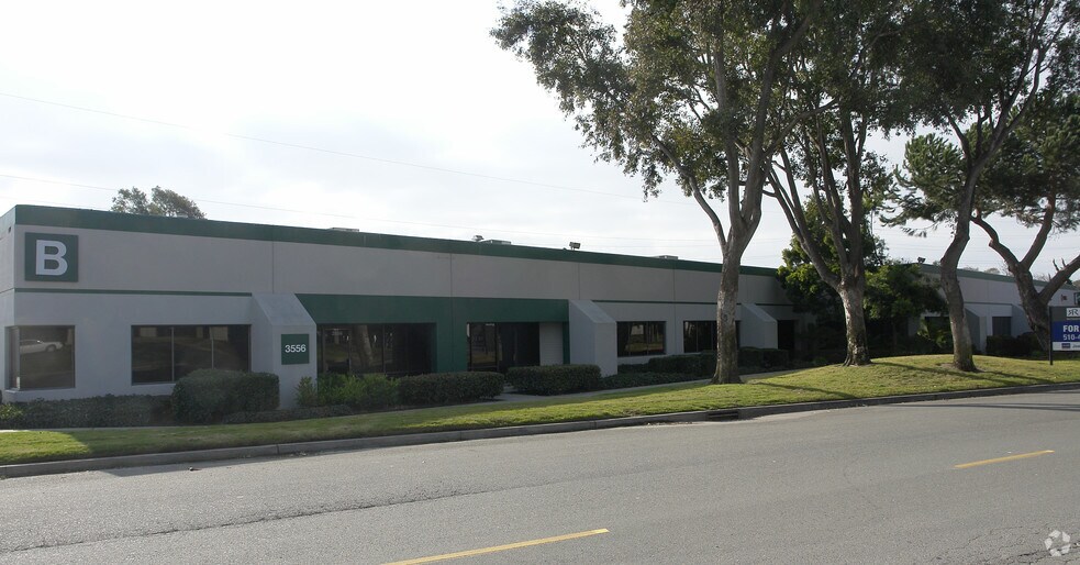 More Photos Of 3556-3566 Investment Blvd, Hayward Warehouse For Lease