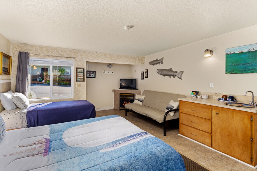 More Photos Of 580 Marine Dr, Wheeler Hotel For Sale