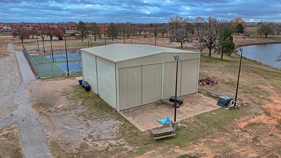 More Photos Of 400 W Martin Luther King Blvd, Duncan Sports And Entertainment For Sale