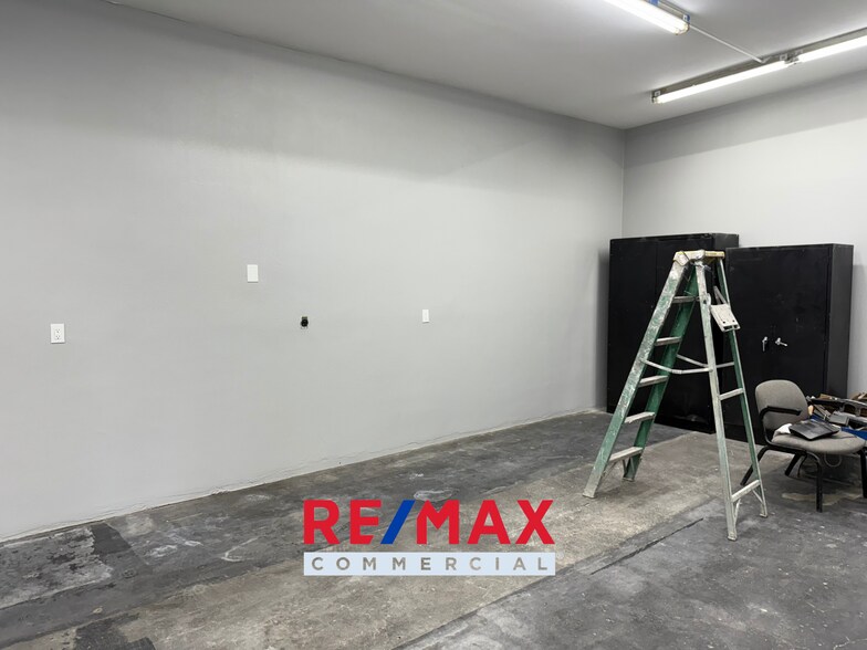 More Photos Of 14043 Whittier Blvd, Whittier General Retail For Sale