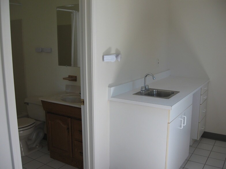 More Photos Of 123-125 Washington St, Foxborough Warehouse For Lease