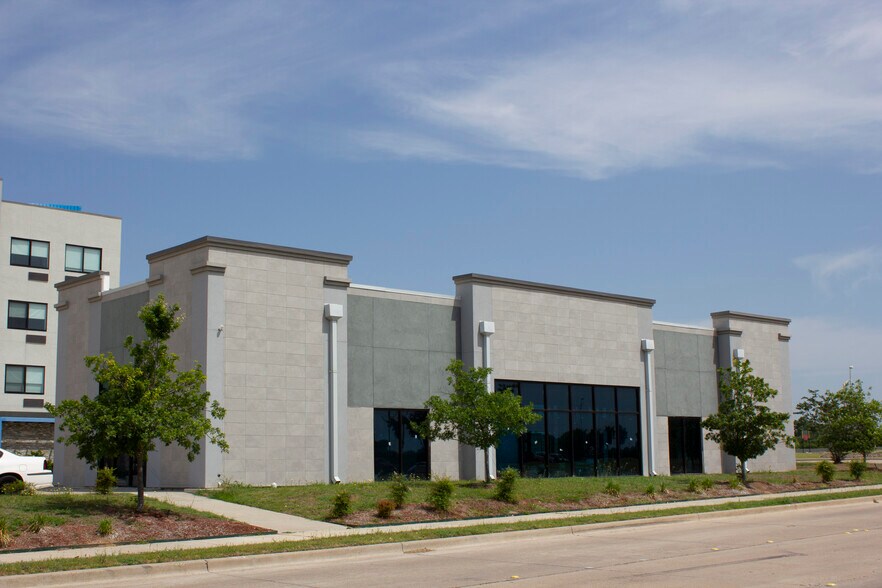 More Photos Of 5035 N President George Bush Hwy, Garland General Retail For Sale