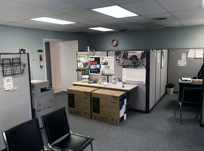 More Photos Of 1727 Peters Creek Rd NW, Roanoke Office For Lease