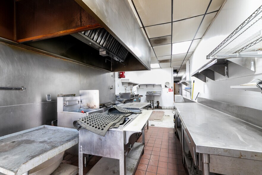 More Photos Of 14711 Princeton Ave, Moorpark Freestanding For Sale