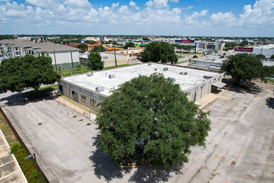 More Photos Of 9809 Rowlett St, Houston Showroom For Sale