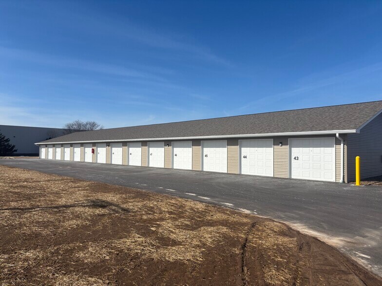 Primary Photo Of 2001 Marathon St, Neenah Apartments For Lease