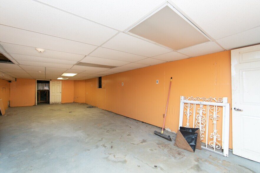 More Photos Of 2013 Woodlynne Ave, Woodlynne Storefront Retail Residential For Lease