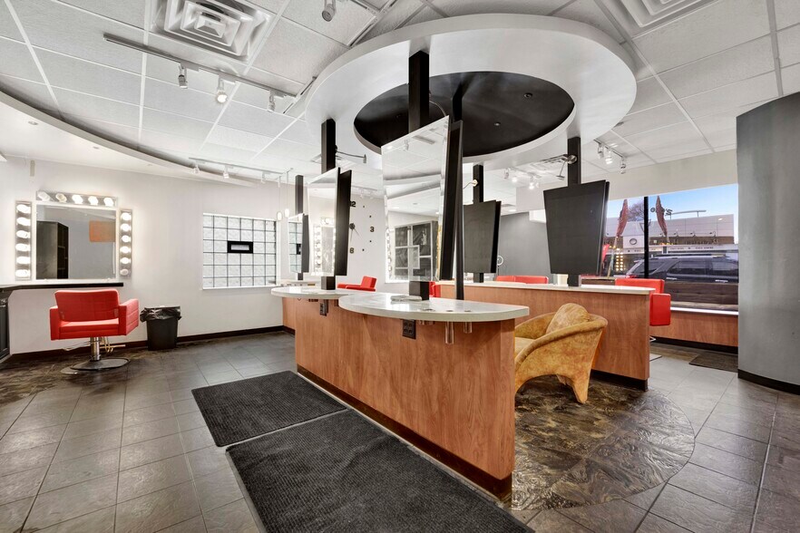 More Photos Of 5037 N Harlem Ave, Chicago General Retail For Lease