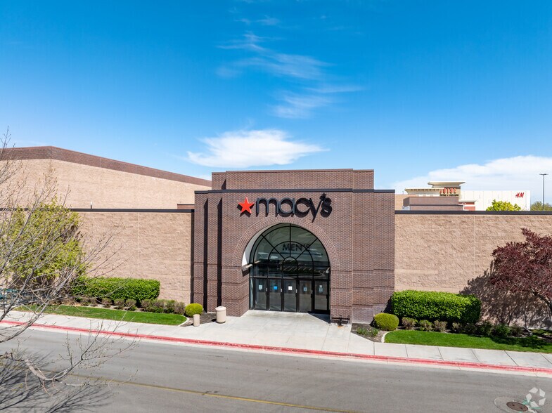More Photos Of 350 N Milwaukee St, Boise General Retail For Lease