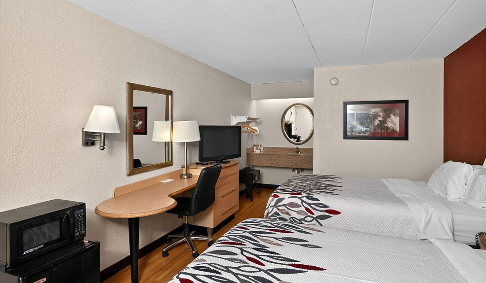 More Photos Of 2902 Cassopolis St, Elkhart Hotel For Sale