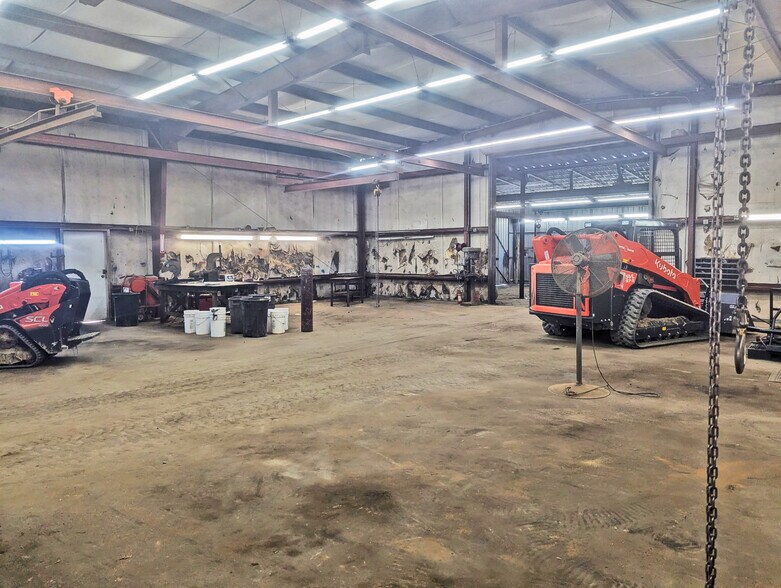More Photos Of 5788 US-90 Hwy, Theodore Showroom For Lease