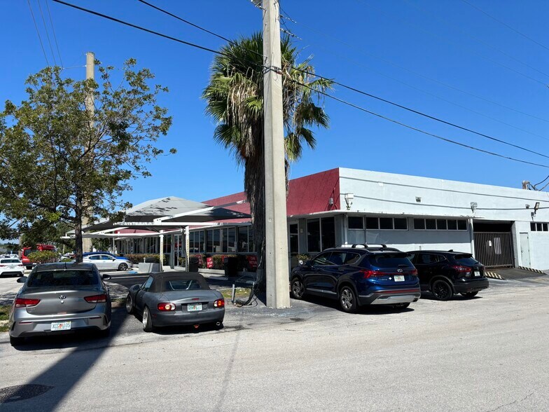 More Photos Of 111 SW 33rd St, Fort Lauderdale Warehouse For Lease