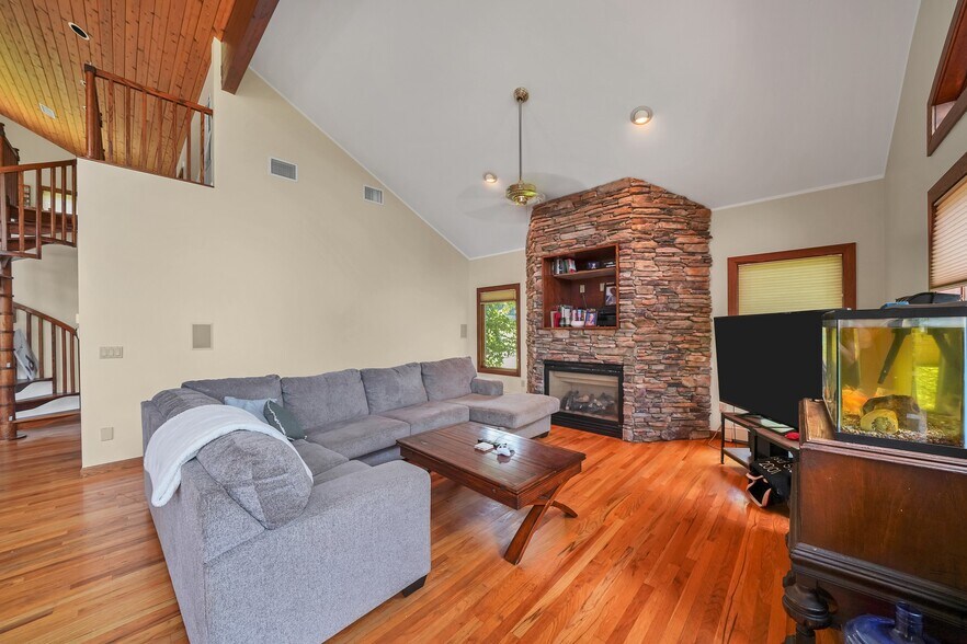 More Photos Of 80 US Highway 206, Chester Horse Stables For Sale