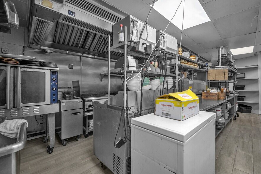 More Photos Of 6020 N Federal Hwy, Boca Raton General Retail For Sale