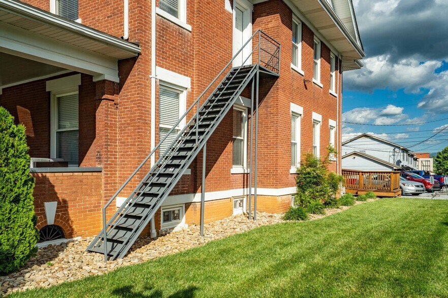 More Photos Of 114 E Unaka Ave, Johnson City Office Residential For Sale