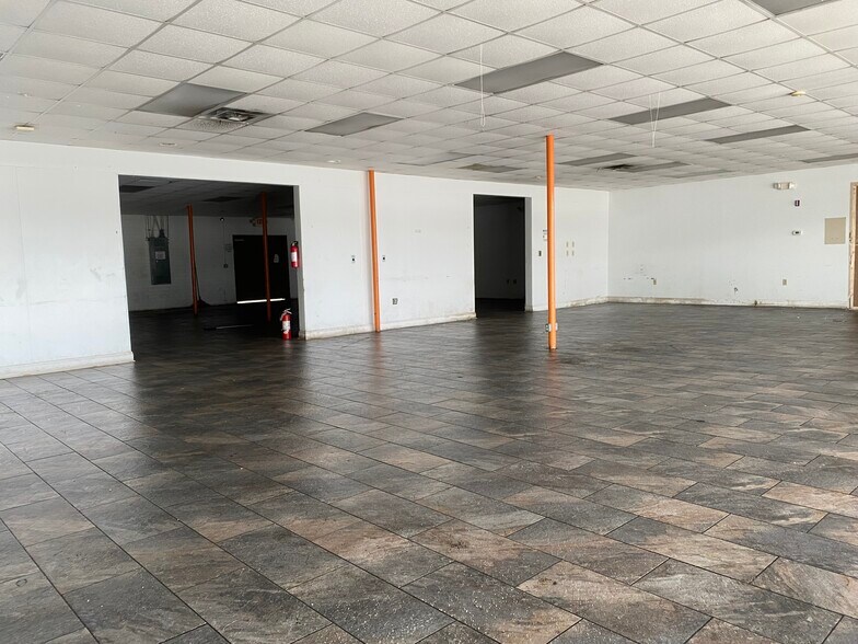 More Photos Of 5109-5137 Raeford Rd, Fayetteville Freestanding For Lease