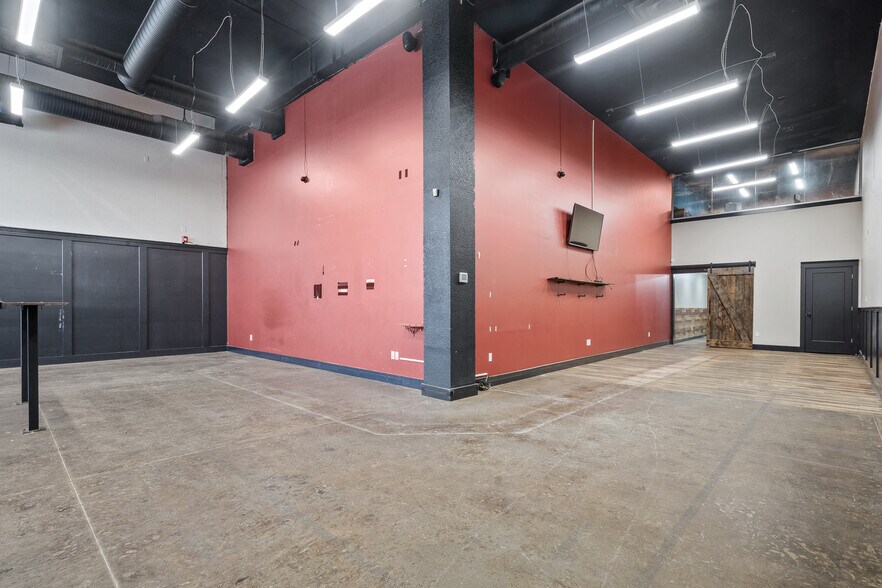 More Photos Of 6601 43 St, Lloydminster Storefront Retail Office For Sale