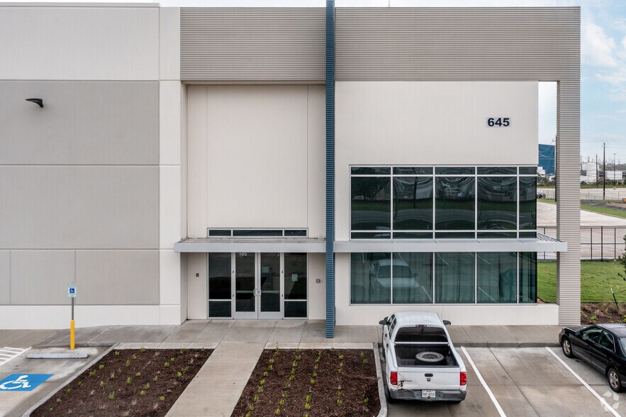 More Photos Of 645 Independence Pky, Deer Park Distribution For Lease