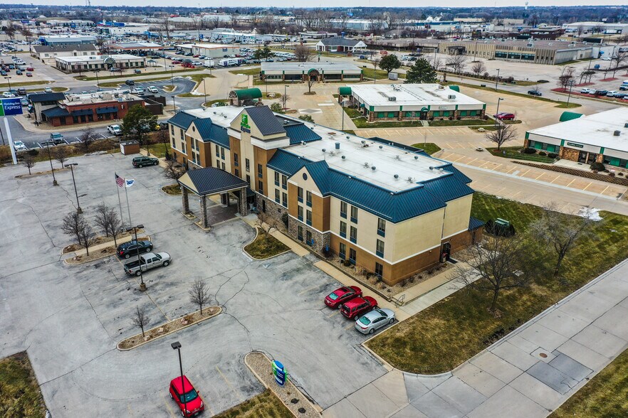 More Photos Of 1230 Collins Rd NE, Cedar Rapids Hotel For Sale