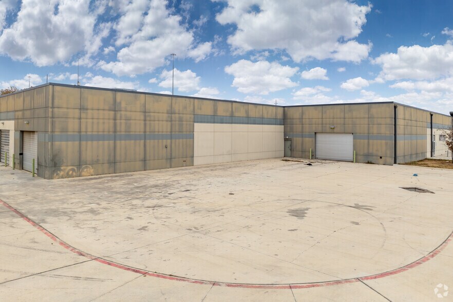 More Photos Of 8762 State Highway 151, San Antonio Auto Dealership For Lease