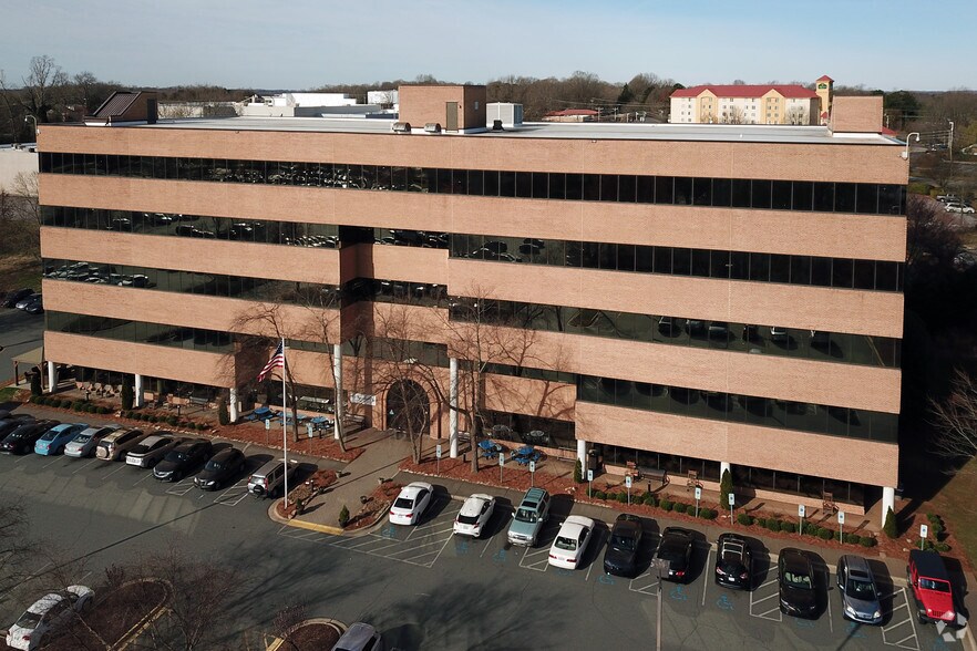 More Photos Of 799 Hanes Mall Blvd, Winston-Salem Office For Lease
