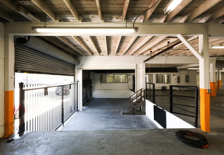 More Photos Of 1760 E 15th St, Los Angeles Warehouse For Sale