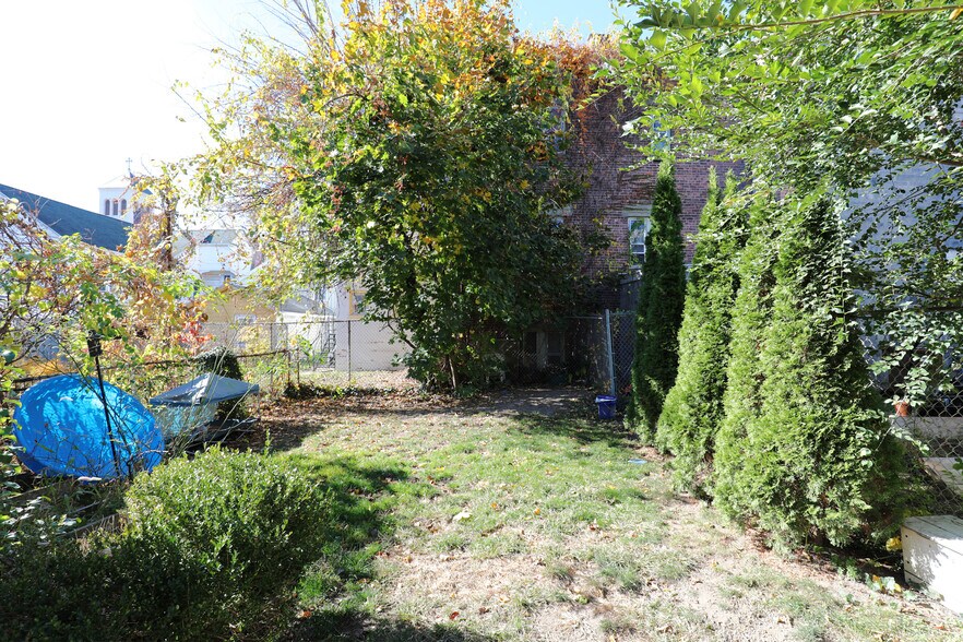 More Photos Of 25 Adams St, Kingston Apartments For Sale