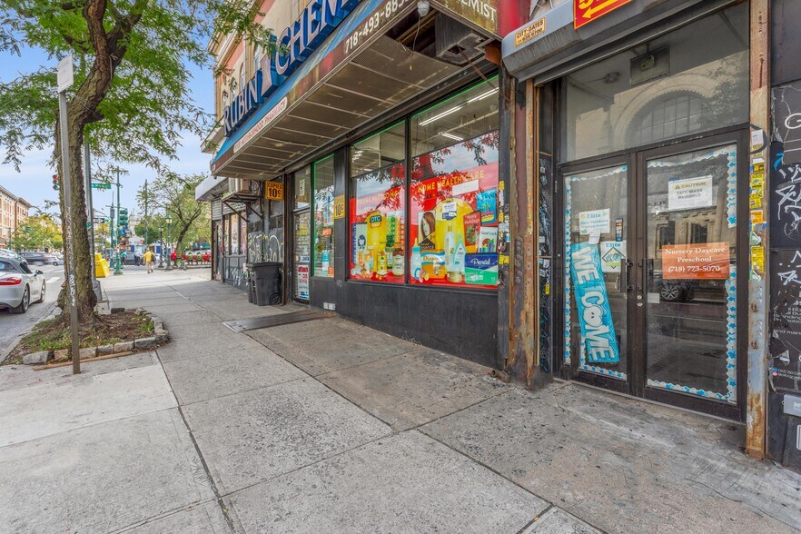 Primary Photo Of 527 Eastern Pky, Brooklyn Storefront For Lease