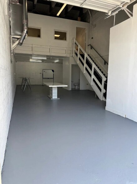 Primary Photo Of 672 NW 118th St, Miami Warehouse For Lease