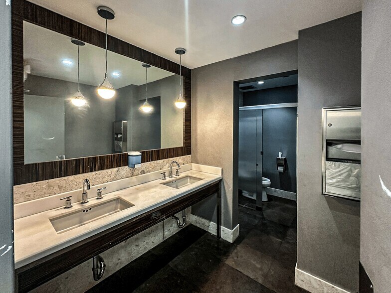 More Photos Of 301 Arthur Godfrey Rd, Miami Beach Office For Sale