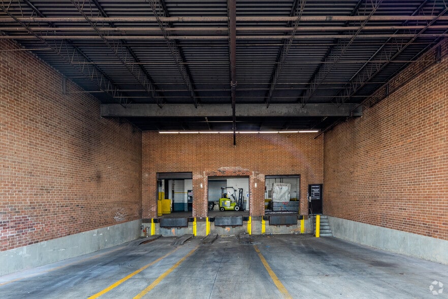 More Photos Of 500 E Touhy Ave, Des Plaines Manufacturing For Lease