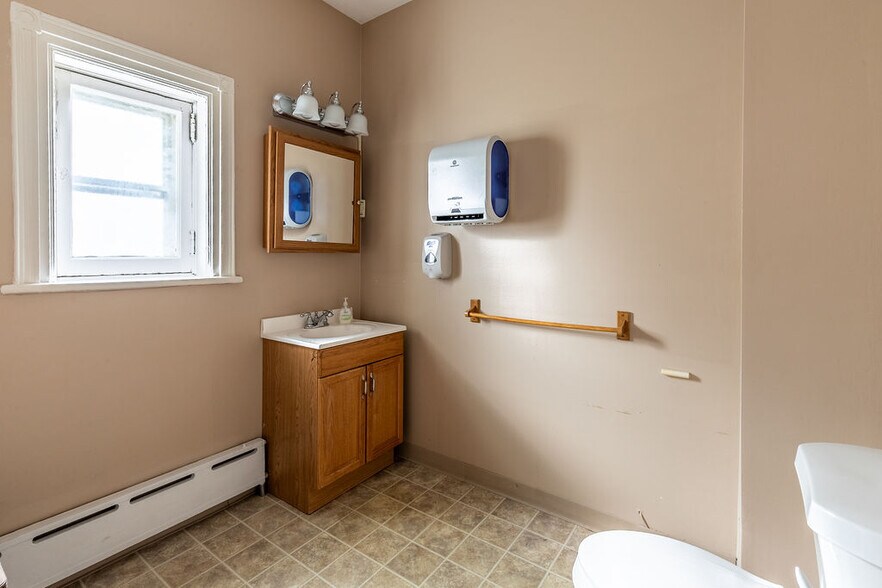 More Photos Of 1092 Main St, Buffalo Office For Lease