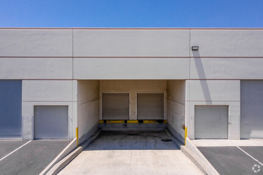 More Photos Of 4553-4557 Firestone Blvd, South Gate Warehouse For Lease