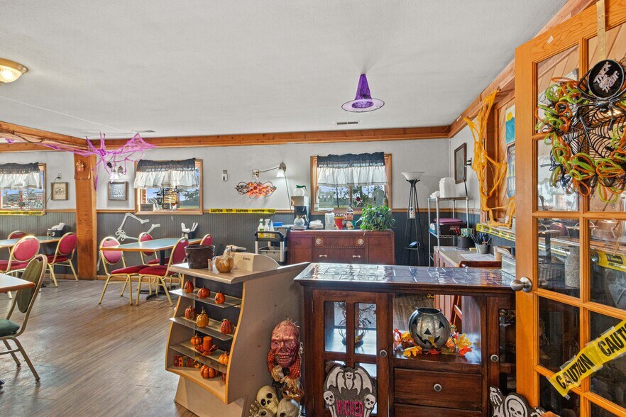 More Photos Of N4183 4th Ave, Hancock Bar For Sale