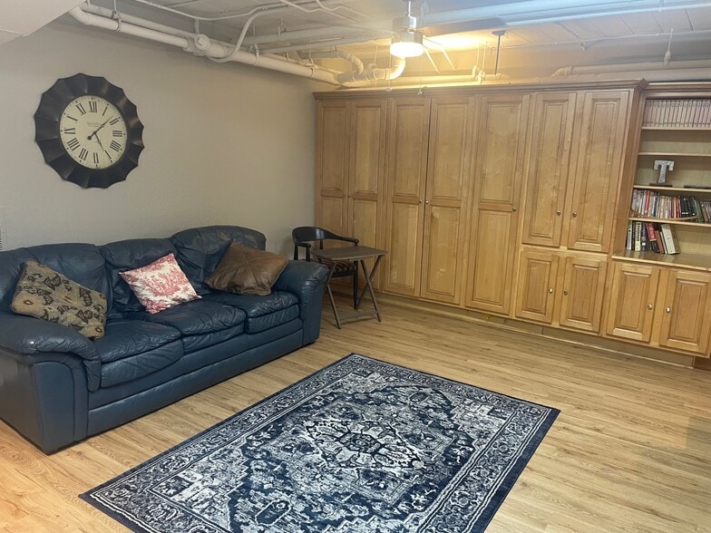 More Photos Of 95 S Main St, Memphis Storefront Retail Office For Sale
