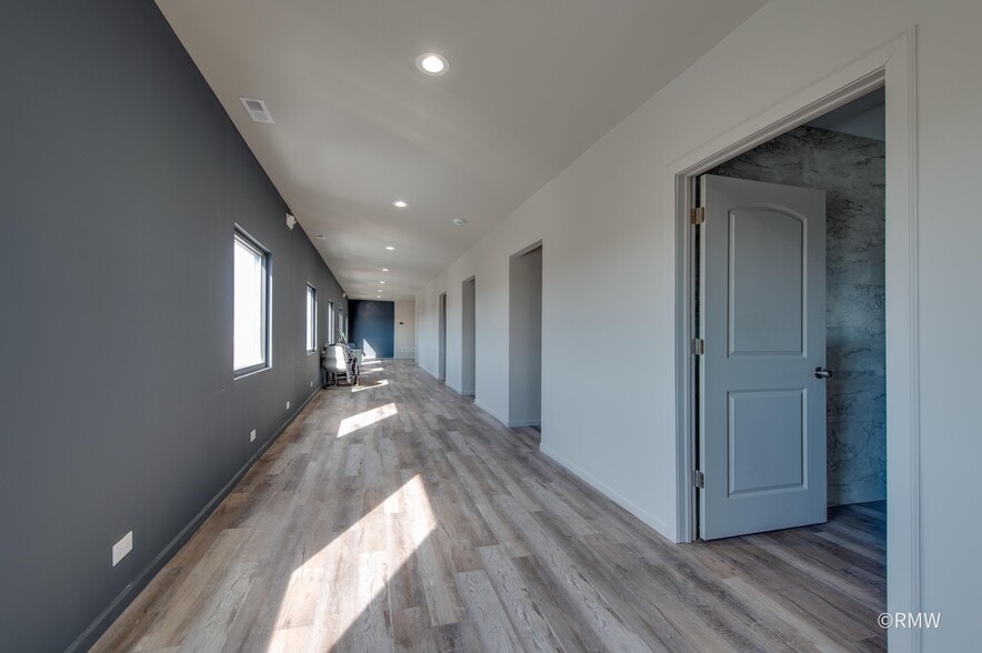 More Photos Of 80 W Lake St, Northlake Light Distribution For Sale