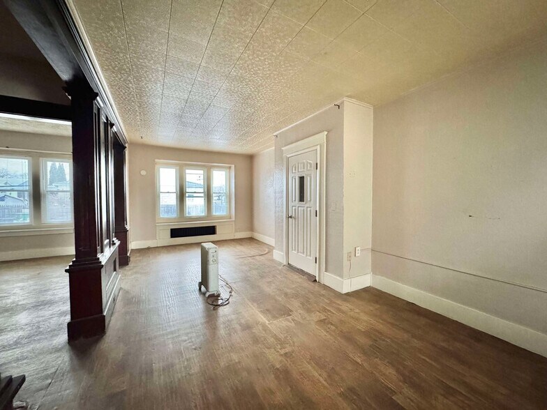 More Photos Of 301 E North St, Geneva Apartments For Sale