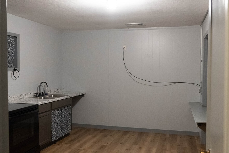 More Photos Of 14 Tenth St, Temple Research And Development For Sale