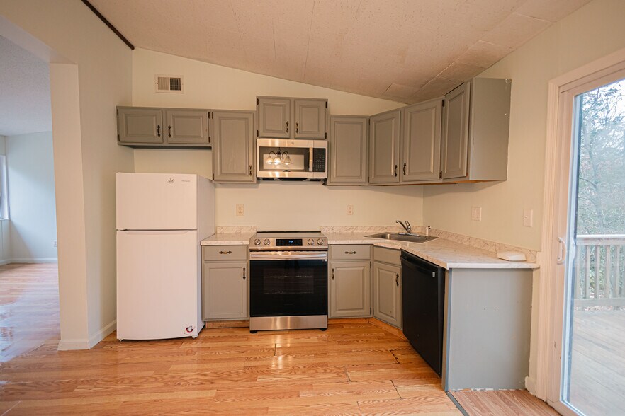 More Photos Of 1460 Pocono Ln, Bartonsville Multifamily For Sale