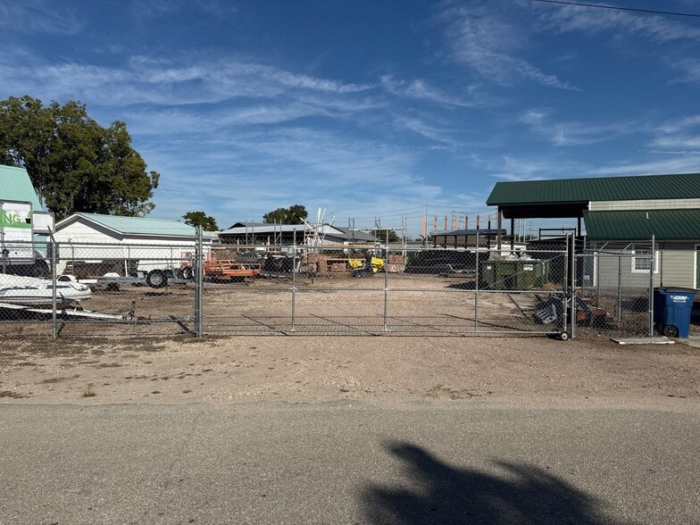 More Photos Of 460 N Franklin St, Sebring Warehouse For Sale