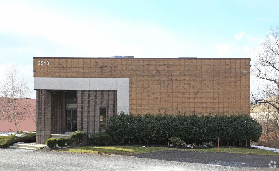 More Photos Of 2910 Turnpike Dr, Hatboro Warehouse For Lease