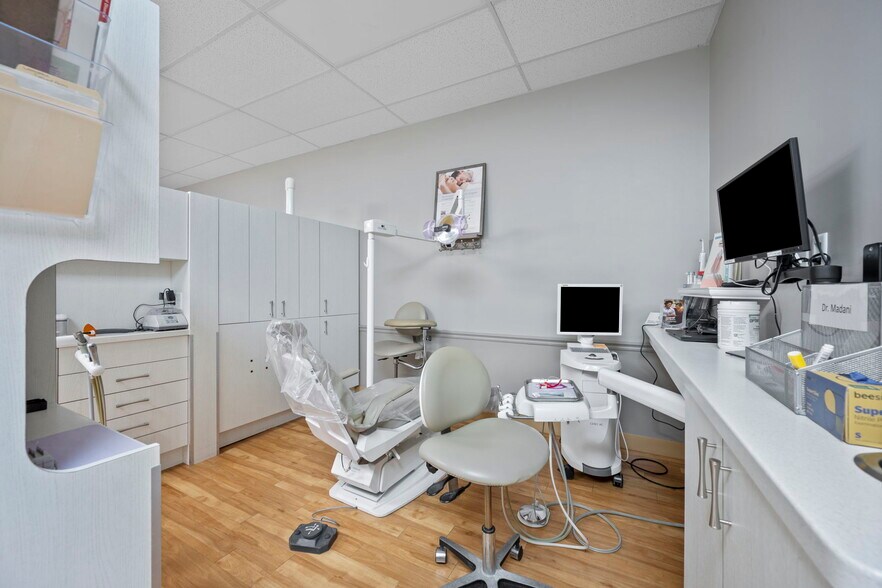 More Photos Of 338 N Charles St, Baltimore Storefront Retail Residential For Sale