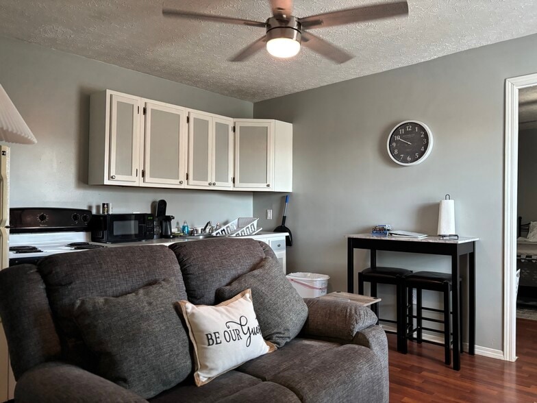 More Photos Of 206 W Main St, Mc Arthur Flex For Sale