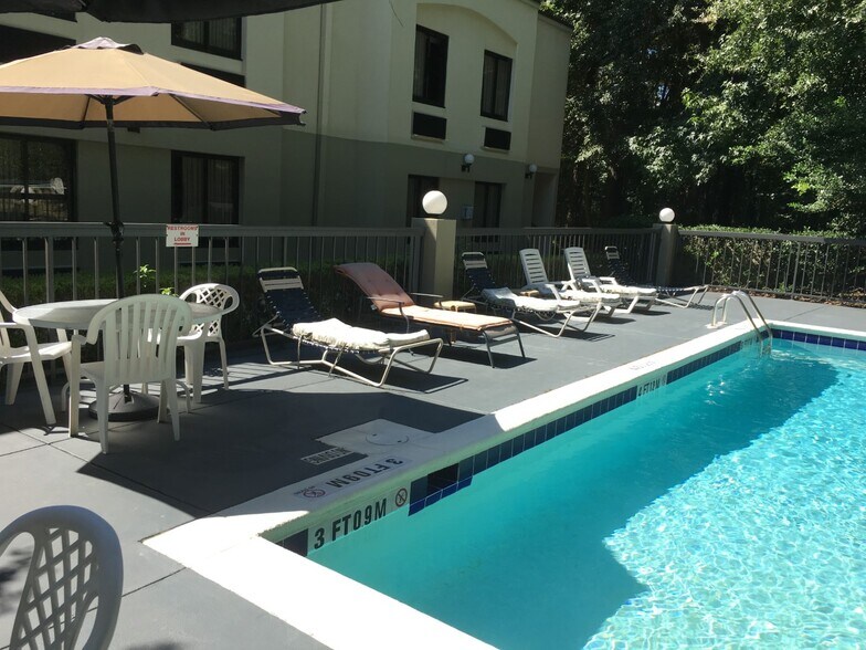 More Photos Of 1695 Capital Cir NW, Tallahassee Hotel For Sale