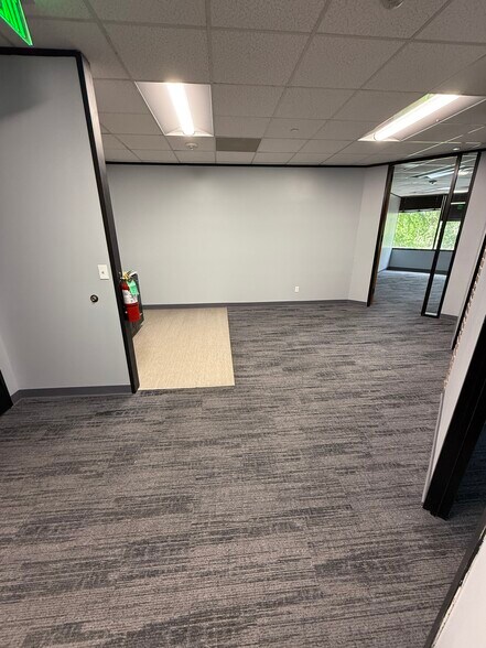 More Photos Of 2170 Buckthorne Pl, The Woodlands Office For Lease