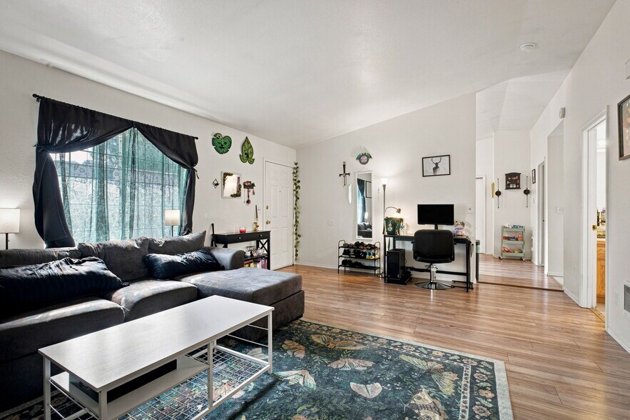 More Photos Of 1403-1407 S 18th Ave, Yakima Apartments For Sale