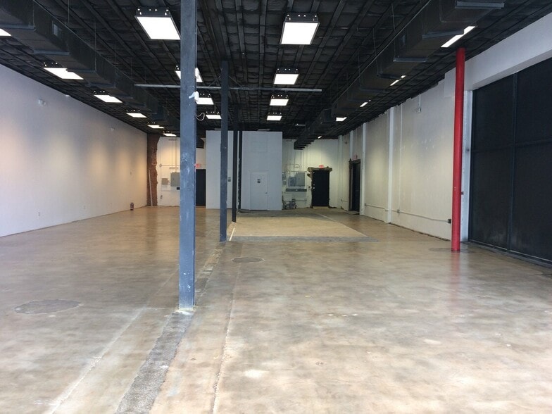 More Photos Of 4715 Main St, Houston Unknown For Lease